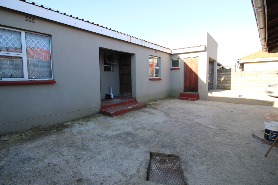 5 Bedroom Property for Sale in Mdantsane Eastern Cape